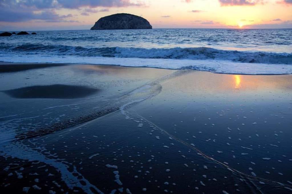 Next To Haraki Beach , Taverns Bars & 10 To Lindos Екстер'єр фото